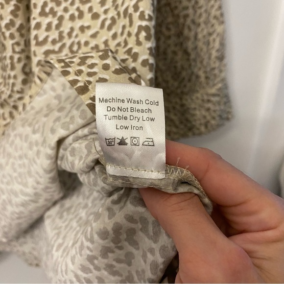 TUCKERNUCK Brannen Light Leopard Blouse Cotton Button Long Sleeve Print Pattern - Picture 6 of 15